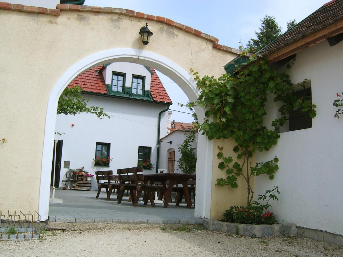 Hanfthal-Hof Laa an der Thaya Exterior photo